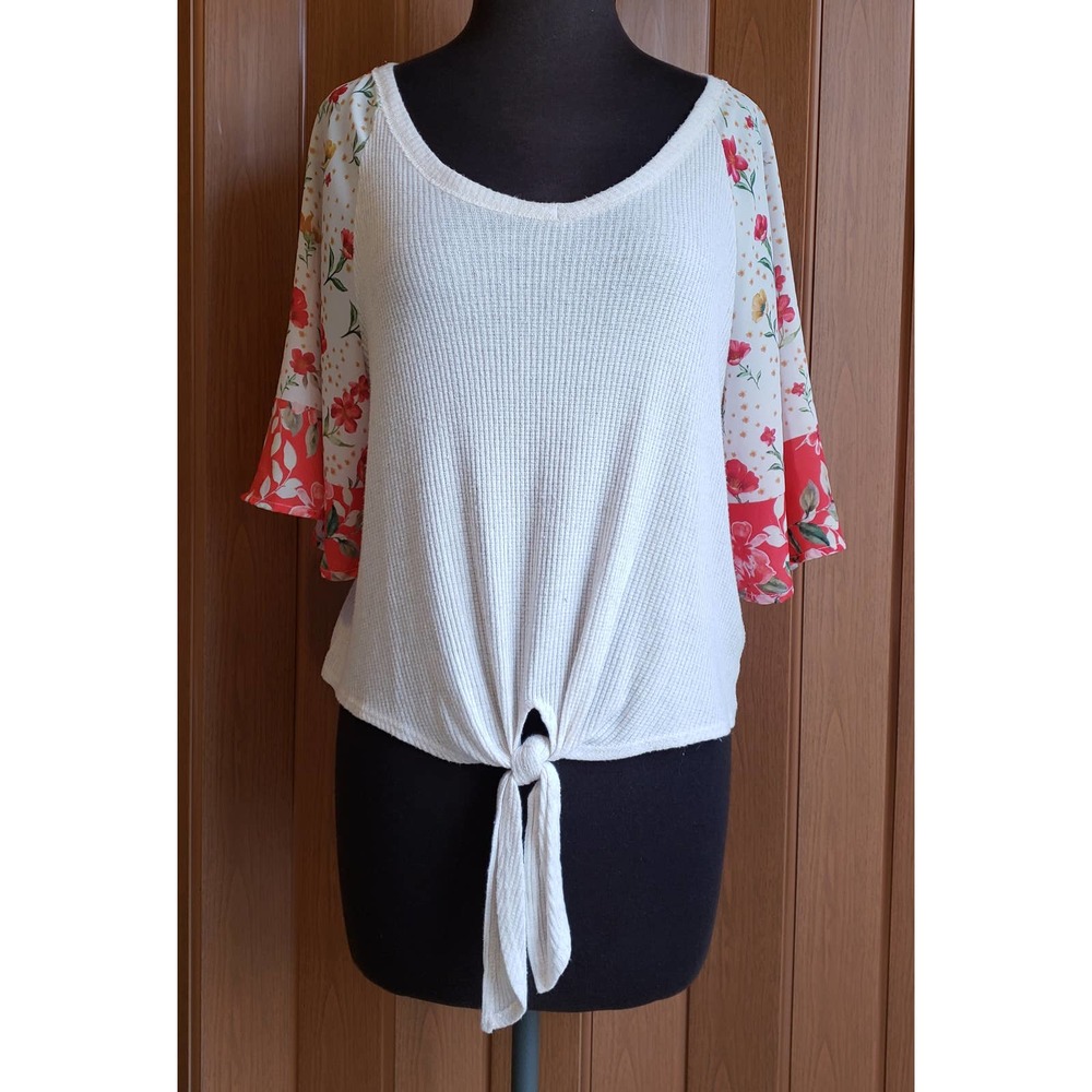 Blu Pepper size small white with red flowers blouse